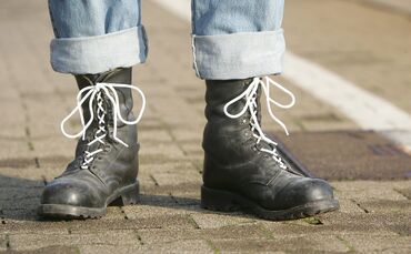 Junge Neonazis dominieren zurzeit die Schlagzeilen – aber auch die alte Garde ist nach Jahrzehnten des Hasses noch aktiv, wie di