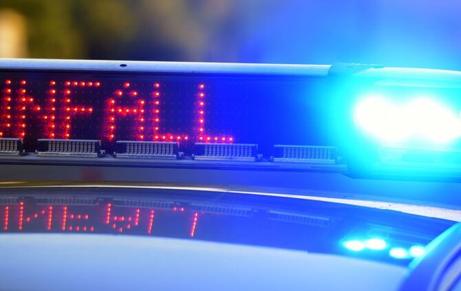 Symbolbild - Polizei sichert Unfallstelle