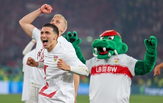 Bilal Al Khannouss und der VfB Stuttgart freuen sich über den Einzug ins Pokalfinale.