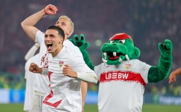 Bilal Al Khannouss und der VfB Stuttgart freuen sich über den Einzug ins Pokalfinale.