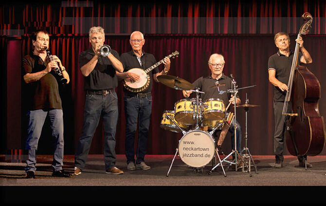 Die Neckartown Jazzband eröffnet am 1. Mai die Jazzsonntage im Biergarten Schwaneninsel in Waiblingen.