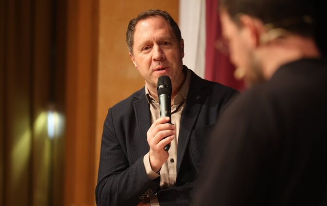 Hartmut Holzwarth ist als Oberbürgermeister auch Vorsitzender des Gemeindeverwaltungsverbands, zu dem die Baurechtsbehörde gehör