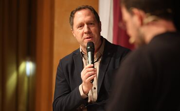 Hartmut Holzwarth ist als Oberbürgermeister auch Vorsitzender des Gemeindeverwaltungsverbands, zu dem die Baurechtsbehörde gehör