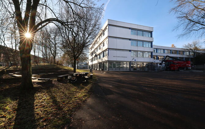 Baujahr 1970: Das Max-Planck-Gymnasium im Schulzentrum Grauhalde in Schorndorf.