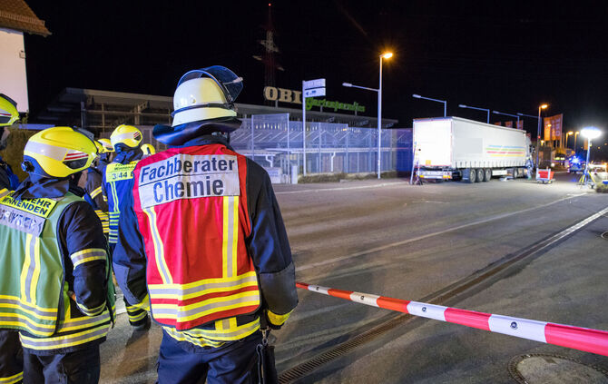 60 Einsatzkräfte waren am Freitagabend im Einsatz, um die Gefahrenstelle zu sichern.