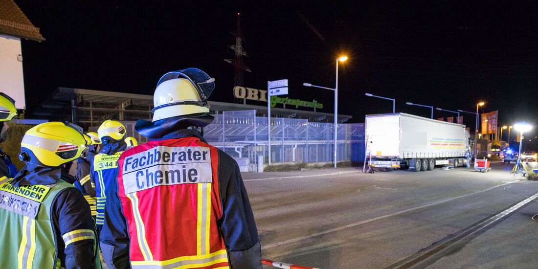 60 Einsatzkräfte waren am Freitagabend im Einsatz, um die Gefahrenstelle zu sichern.
