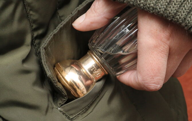 Diebstahl - im aktuellen Fall am Amtsgericht ging es um gestohlene Luxusschuhe (Symbolfoto).