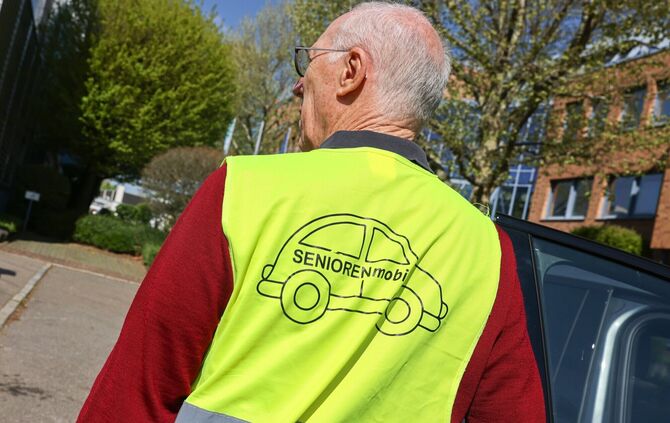 Dr. Alfred Jencio in der gelben Warnweste: Sie soll für mehr Verständnis in der Bevölkerung sorgen.