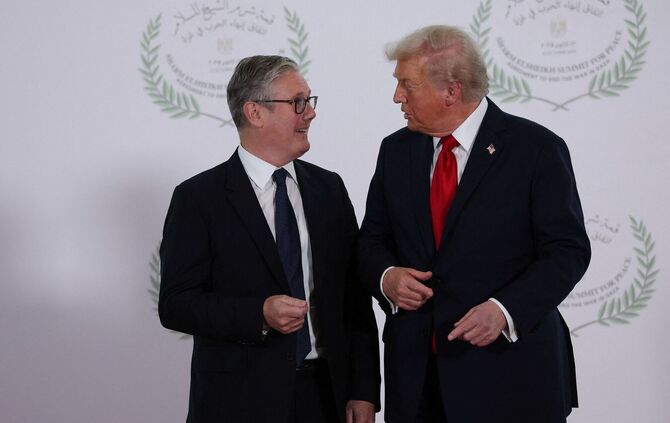 US-Präsident Donald Trump (r) und Premierminister Keir Starmer