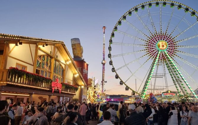 Polizeieinsatz am Samstagabend (25.4.) auf dem Frühlingsfest -  einer von insgesamt 67 Einsätzen, die polizeilich erfasst wurden