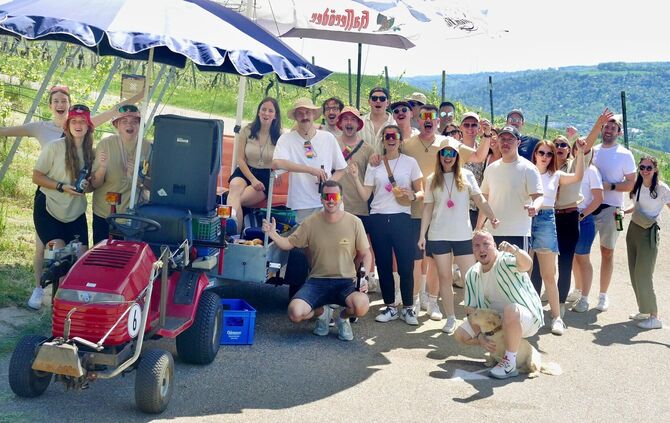 Kleinheppacher Kopf, wir kommen! Feierszene auf dem Jahr 2025.