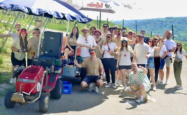 Kleinheppacher Kopf, wir kommen! Feierszene auf dem Jahr 2025.