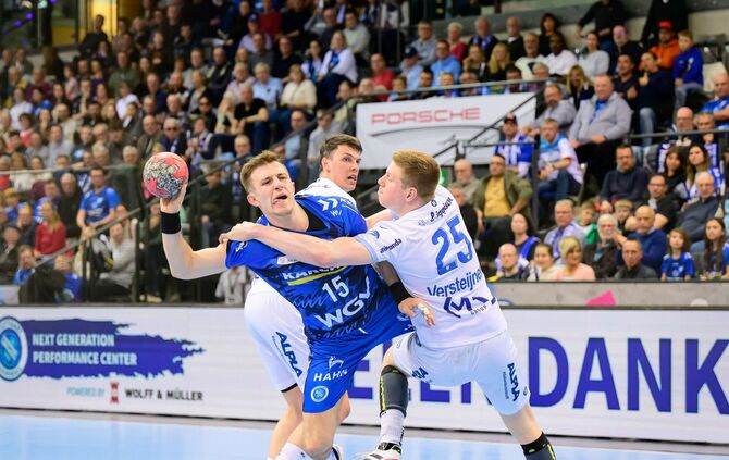 Simone Mengon (mit Ball) fehlt dem TVB Stuttgart gegen den SC Magdeburg.