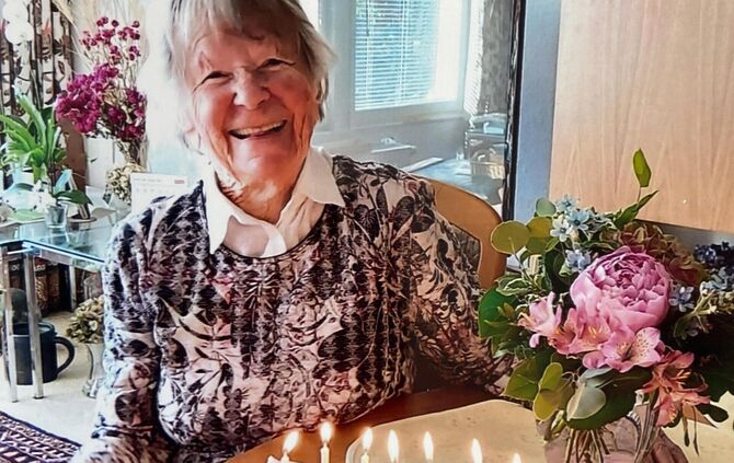 Private Aufnahme aus dem Fotoalbum: Ihren 100. Geburtstag hat Theodora Irion vor drei Jahren im Kreis ihrer Liebsten verbracht.