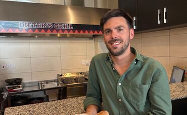 «Dieters Grill» - Nairobis erster Currywurst-Imbiss