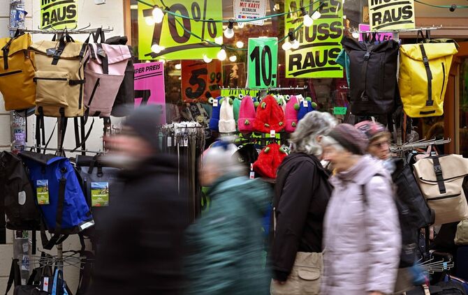 Die Stimmung der deutschen Verbraucher wird wegen des Krieges im Iran und seiner Folgen immer schlechter (Symbolbild).