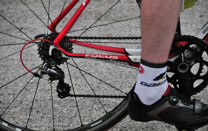 Bei beiden Unfällen wurden die beteiligten Radfahrer leicht verletzt (Symbolfoto).