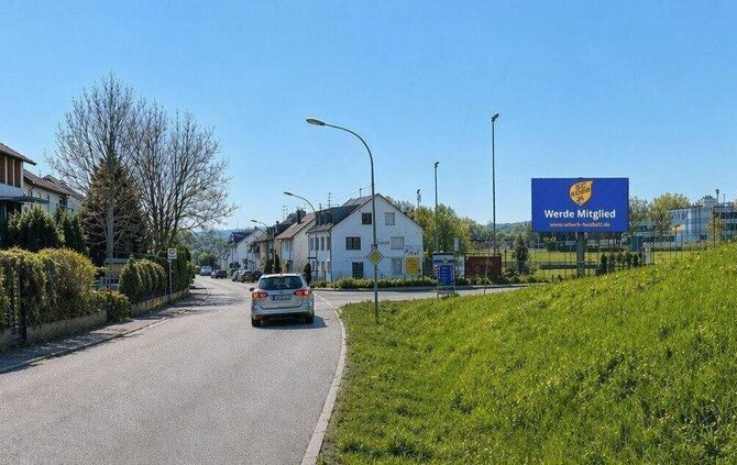 So könnte die Ortseinfahrt Korb an der Winnender Straße von der K 1911 kommend künftig aussehen: Mit der neuen Anzeigen-Tafel vo