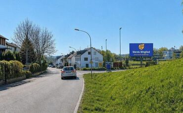 So könnte die Ortseinfahrt Korb an der Winnender Straße von der K 1911 kommend künftig aussehen: Mit der neuen Anzeigen-Tafel vo