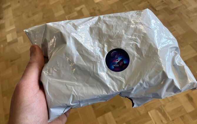 Alle Päckchen und Pakete in dem "Mystery Box"-Automaten im Einkaufszentrum Remspark in Waiblingen sind in undurchsichtige weiße