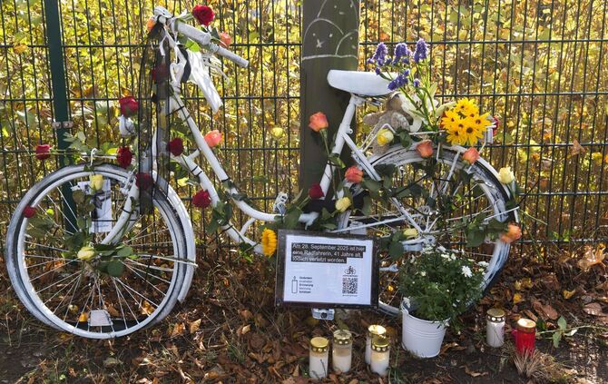 Mahnwache nach tödlichem Fahrradunfall