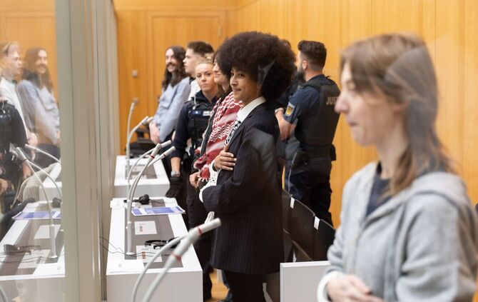 Sie hatten viele Anhänger im Gerichtssaal: Die fünf Angeklagten.