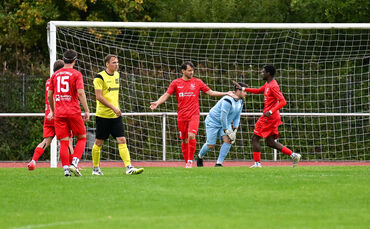 Maldin Ymeraj (Mitte) erzielte drei Tore für den TV Oeffingen.