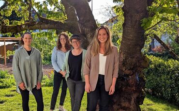 Initiatorin Vanessa Fernandez (vorn) zusammen mit ein paar ihrer wichtigsten Unterstützerinnen, Anna Salem, Anne Bayha und Miria