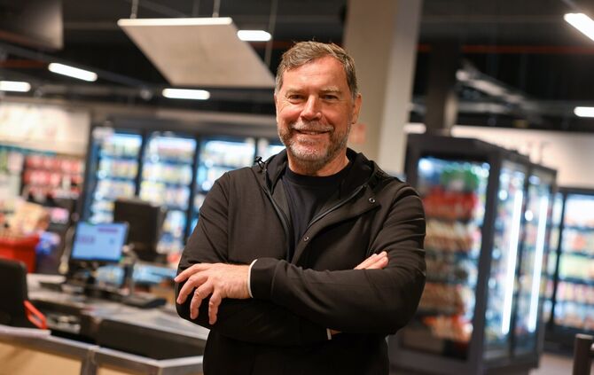 Jürgen Lang im neuen Rewe-Markt in der Waiblinger Innenstadt.
