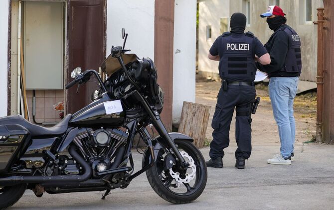 1.200 Polizisten bei Razzia gegen "Hells Angels" im Einsatz