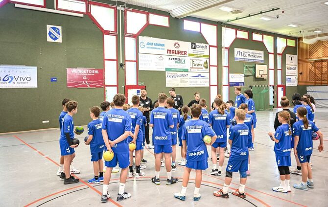 Die Kids beim Training in der Gemeindehalle.
