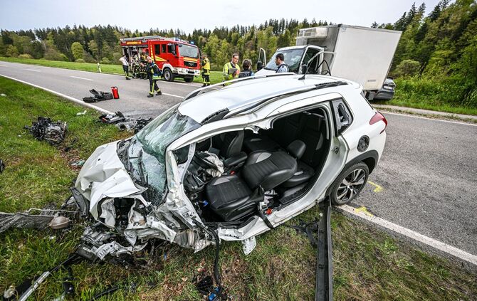 Unfall mit drei Autos - auf Text warten