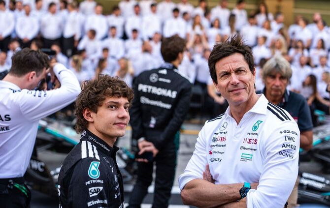 Kimi Antonelli und Toto Wolff