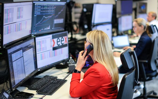 Überschuss an Wind- und Solarstrom lässt die Preise zeitweise ins Minus rutschen. (Archivbild)