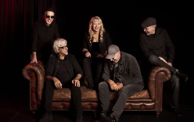 Die fünfköpfige Band Wildflower spielt bei Kultur im Kessel in Sulzbach/Murr.