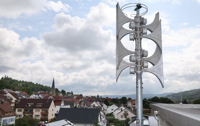 Im Sommer 2025 wurden auf dem Dach des Rathauses Remshalden neue Sirenen montiert. Insgesamt sind im Rems-Murr-Kreis 144 Sirenen