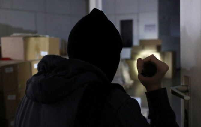 Der Einbrecher wurde bei frischer Tat ertappt (Symbolfoto).