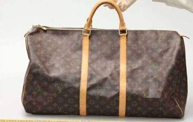 Wem gehört diese Louis Vuitton Tasche? Die Polizei Stuttgart sucht nach ihrem Besitzer.