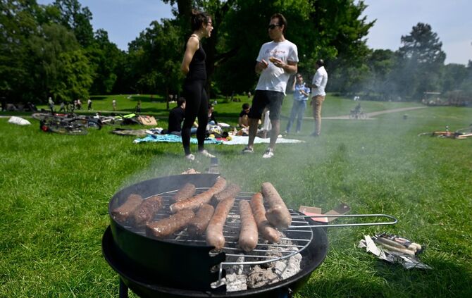 Auch Grillpartys sind verboten in Baden-Württemberg am 1. Mai. (Archivbild)
