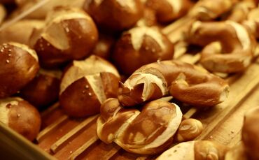 Laugenbrötchen, die auf dem Symbolfoto zu sehen sind, gibt es am 1. Mai auch in Schorndorf.