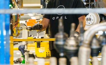 Opel-Mutter Stellantis macht wieder Gewinn.