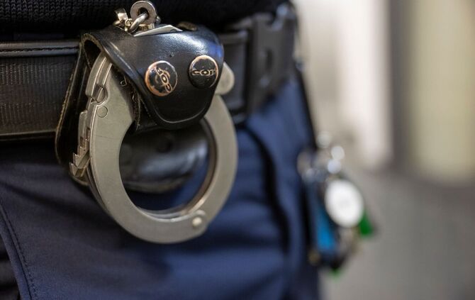 Die Polizei hat den Mann festgenommen. (Symbolbild)