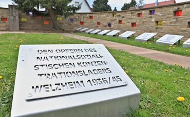 Gedenkstätte auf dem Alten Friedhof in Welzheim.