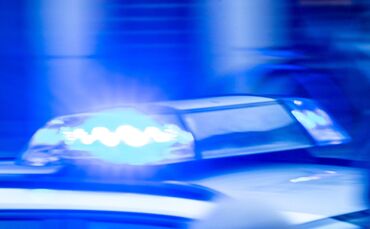 Fahrer entzieht sich Polizeikontrolle