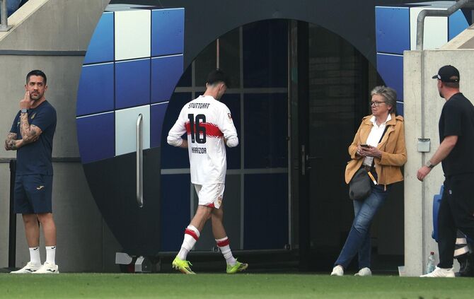 Atakan Karazor sah gegen Hoffenheim die Rote Karte.