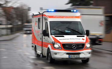 Die Frau wurde in ein Krankenhaus gebracht (Symbolfoto).