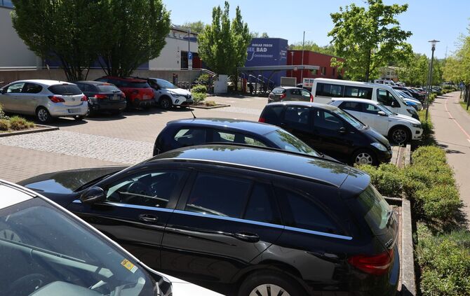 Parkplätze beim Oskar-Frech-Seebad: bald kostenpflichtig.