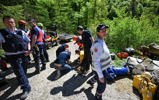 Rettungseinsatz in Falkensteiner Höhle