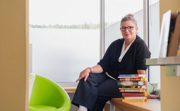 Katja Krauß leitet die Bücherei in Plüderhausen.