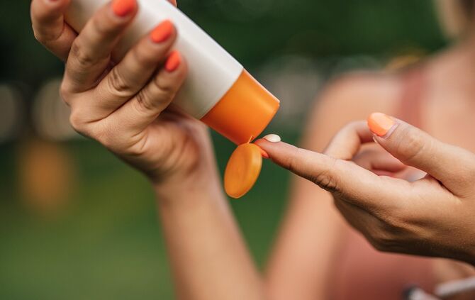 Haltbarkeitsdatum abgelaufen? Keine alte Sonnencreme verwenden!